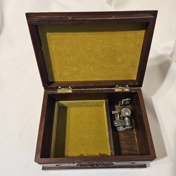 Elegant Wooden Jewelry Organizer with Music Box - Brown - Picture 3 of 10